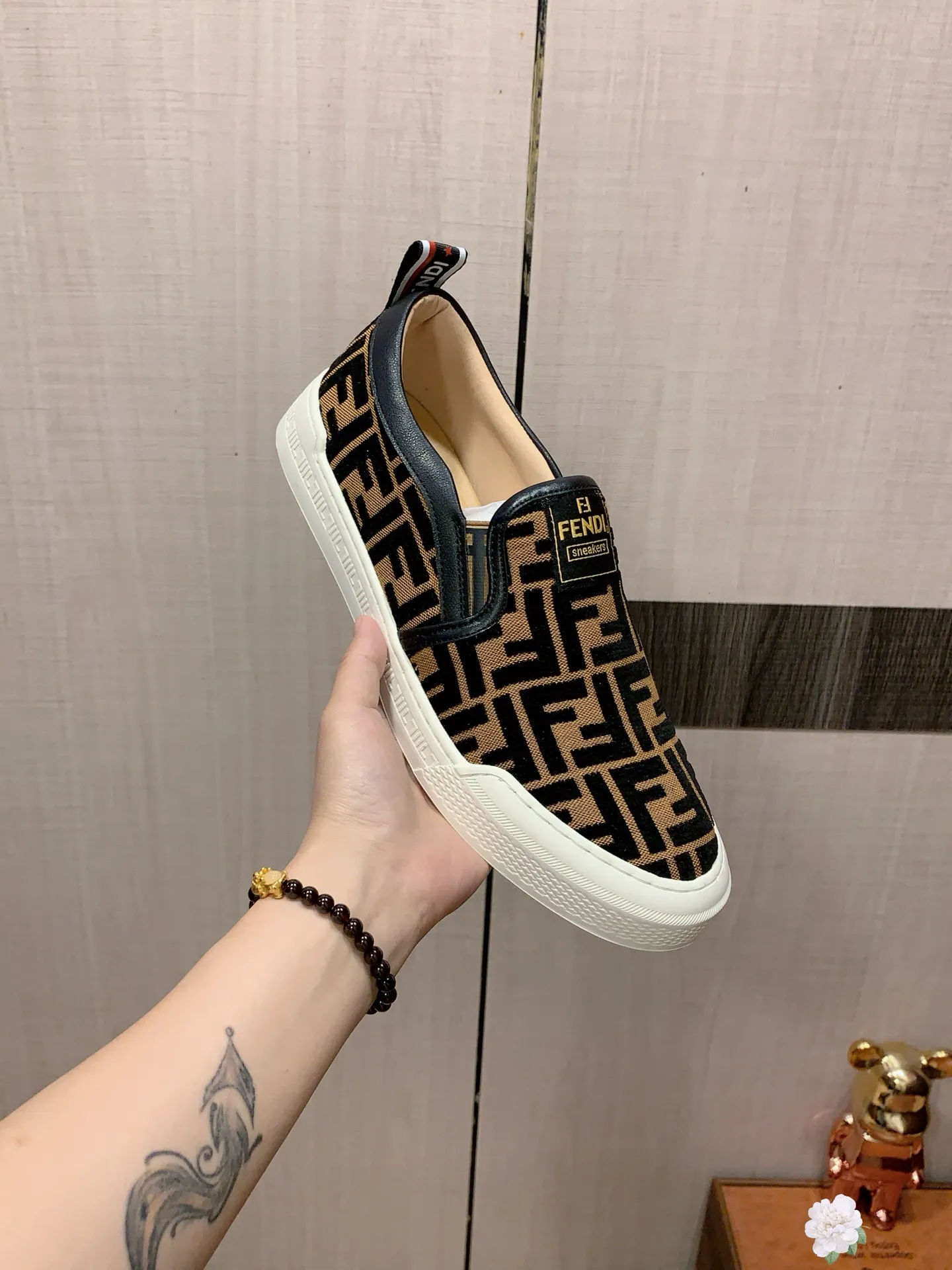 Men's men's shoes💰380💰💰🎩🎩[Lightning][Lightning] "FENDI*" The latest and most popular casual shoes, top brand [Seduce] luxury~purchase, top~quality. [Strong] The upper is made of imported breathable cloth fabric with cowhide material ➕ breathable sheepskin feet (•) and fine workmanship. The original stylish and stylish soft rubber wear-resistant and non-slip outsole is light and comfortable on the feet. The real thing looks better when photographed. No. 2291: code: 38-44, 3️⃣ colors selected